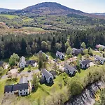 Large To Sleep 8 In Kenmare. Free Use Of Pool Onsite
