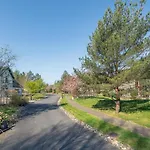Large To Sleep 8 In Kenmare. Free Use Of Pool Onsite