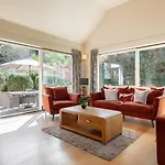 Large To Sleep 8 In Kenmare. Free Use Of Pool Onsite *