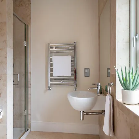 Large To Sleep 8 In Kenmare. Free Use Of Pool Onsite 度假居 肯梅尔