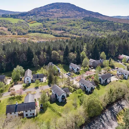 Large To Sleep 8 In Kenmare. Free Use Of Pool Onsite