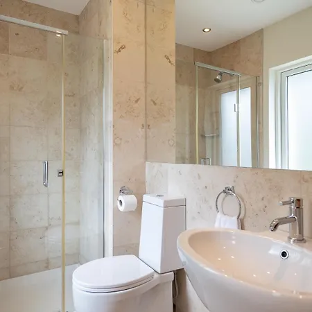 Large To Sleep 8 In Kenmare. Free Use Of Pool Onsite 度假居 *