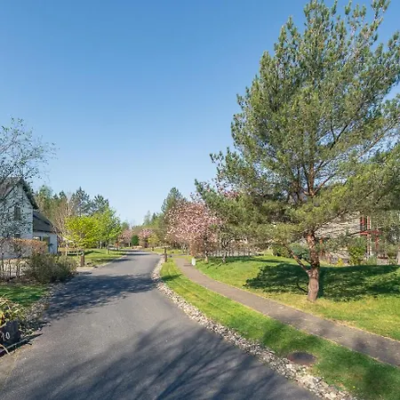 Large To Sleep 8 In Kenmare. Free Use Of Pool Onsite