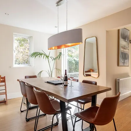 Large To Sleep 8 In Kenmare. Free Use Of Pool Onsite 度假居