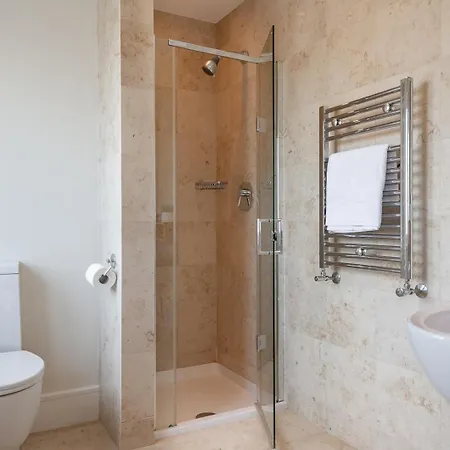 Large To Sleep 8 In Kenmare. Free Use Of Pool Onsite 度假居 肯梅尔