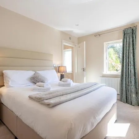 Large To Sleep 8 In Kenmare. Free Use Of Pool Onsite