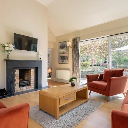 度假居 Large To Sleep 8 In Kenmare. Free Use Of Pool Onsite