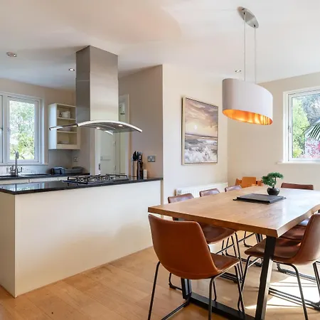 Large To Sleep 8 In Kenmare. Free Use Of Pool Onsite 度假居 肯梅尔