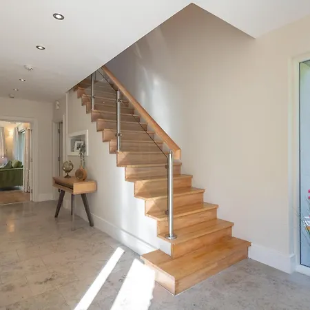 度假居 Large To Sleep 8 In Kenmare. Free Use Of Pool Onsite 肯梅尔