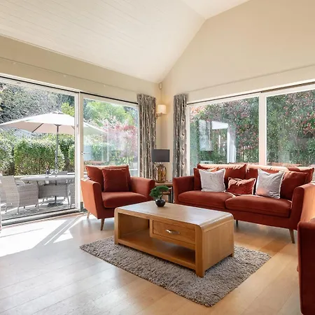 Large To Sleep 8 In Kenmare. Free Use Of Pool Onsite *