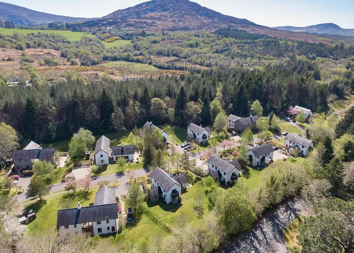 Large To Sleep 8 In Kenmare. Free Use Of Pool Onsite