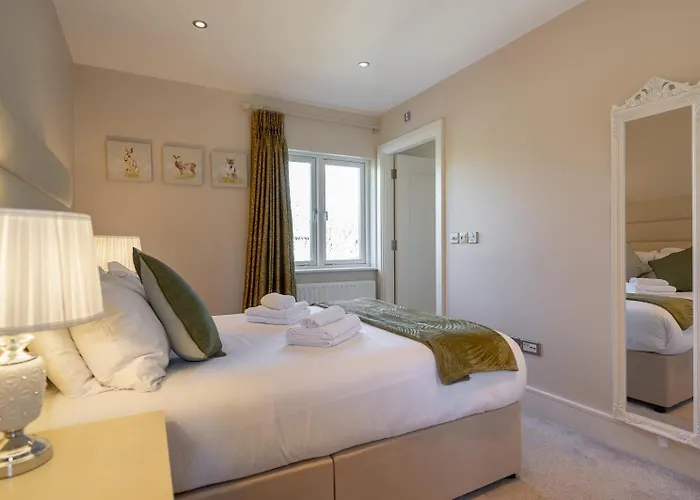 Large To Sleep 8 In Kenmare. Free Use Of Pool Onsite