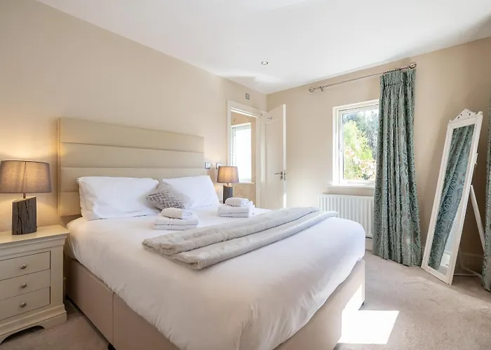 Large To Sleep 8 In Kenmare. Free Use Of Pool Onsite