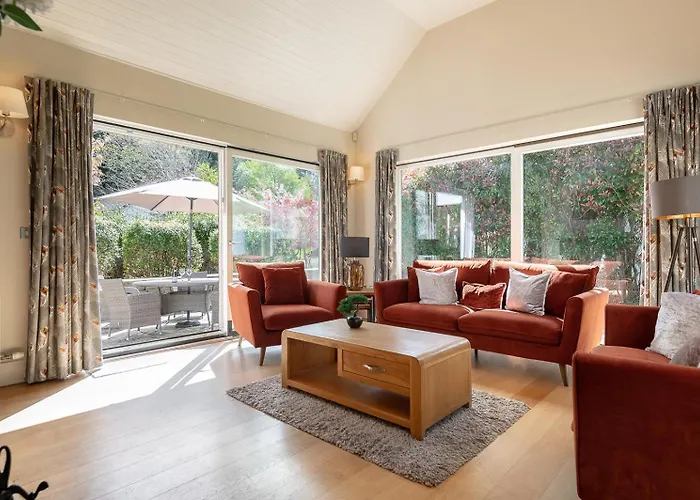 Large To Sleep 8 In Kenmare. Free Use Of Pool Onsite *